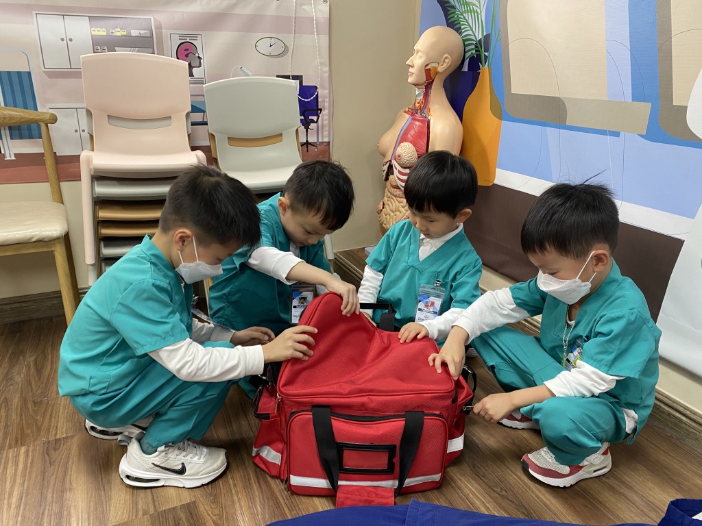 急症科醫生工作爭分奪秒，課程另外還會教授soft skills - 情緒管理和社交技巧。（圖片來源：受訪者提供）