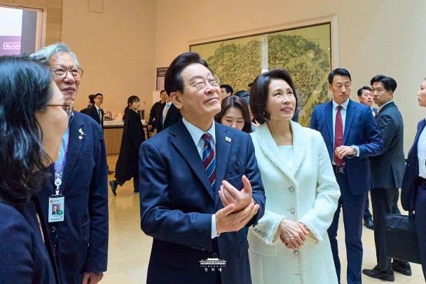 南韓總統李在明及太太金惠景都有份參與BLACKPINK新碟試聽會。