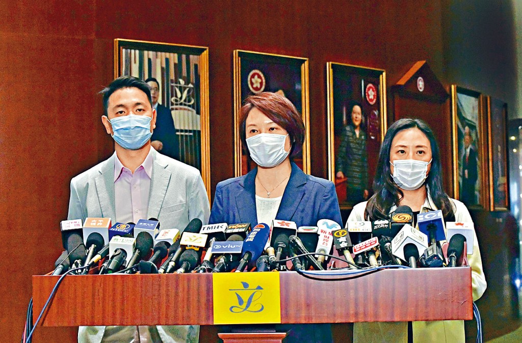 民建聯期望新任官員「貼地」，聆聽市民意見。
　　