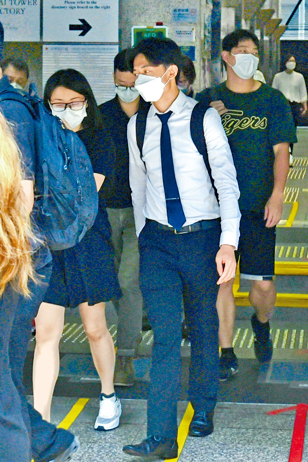 案中七男否認暴動等罪,林祖童(前排右)另被控管有雷射筆。