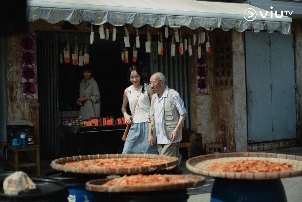 余子明在《940920》飾演女主角蔡思韵的爺爺。 ​  ​