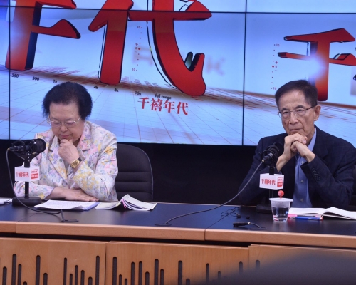 譚惠珠(左)、李柱銘。