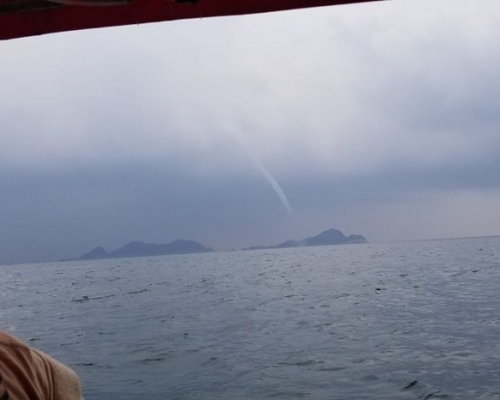 果洲群島附近出現水龍捲。市民Dickson Chak圖片