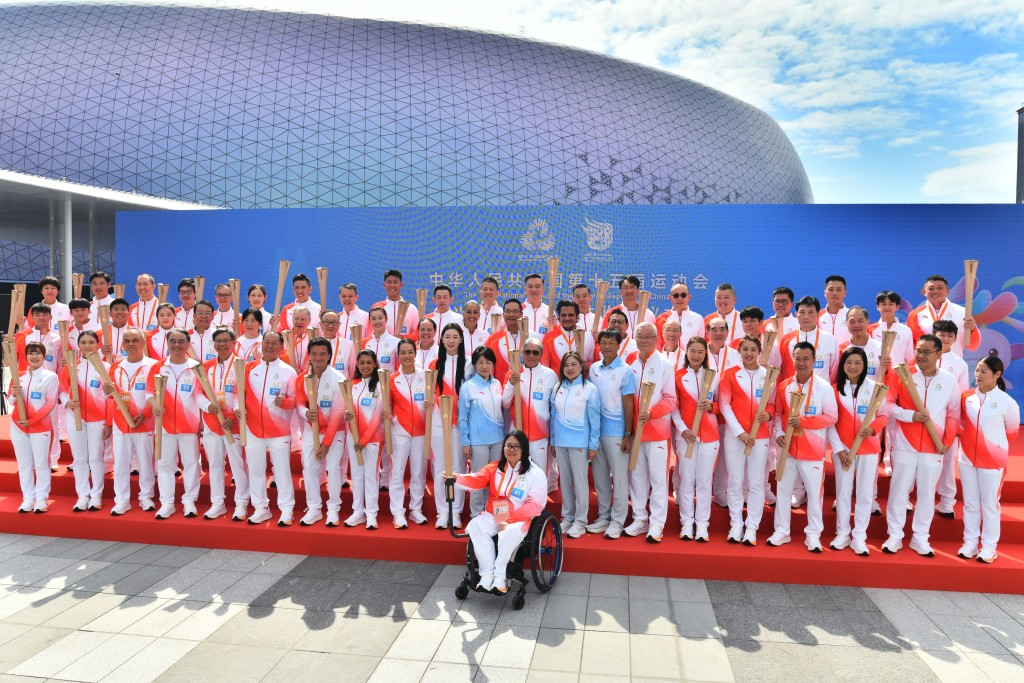 十五屆全國運動會火炬傳遞及收火儀式。資料圖片 十五屆全國運動會火炬傳遞及收火儀式。資料圖片