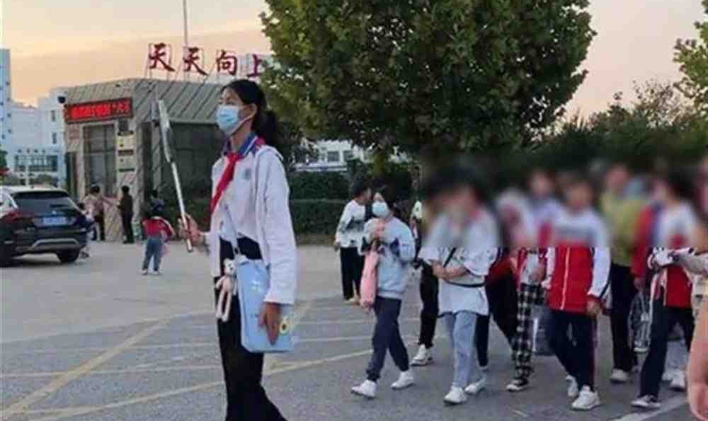 塗學玲比同齡學童高很多。