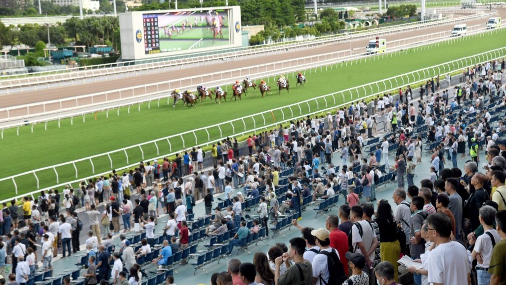 賽馬旅遊︱馬會研擴展容許馬主及會員携18歲以下家屬入場 楊潤雄:鬆綁需全面考慮
