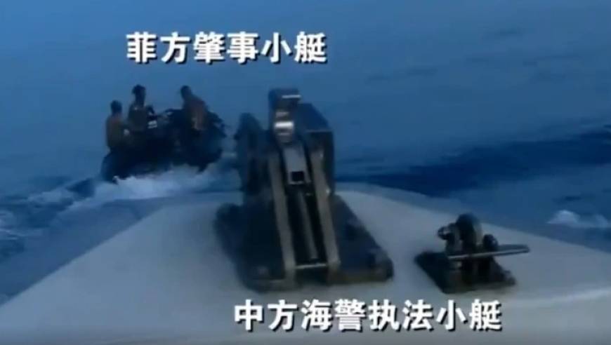 菲律賓非法「坐灘」57號艦釋放2艘小艇蓄意「碰瓷」挑釁。 中國海警局