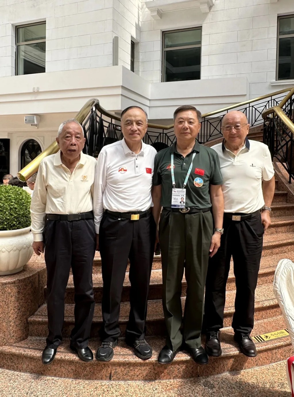 (左起)陳道南、李亞濱、陳人康、賀炳炎之子賀雷生 (左起)陳道南、李亞濱、陳人康、賀炳炎之子賀雷生