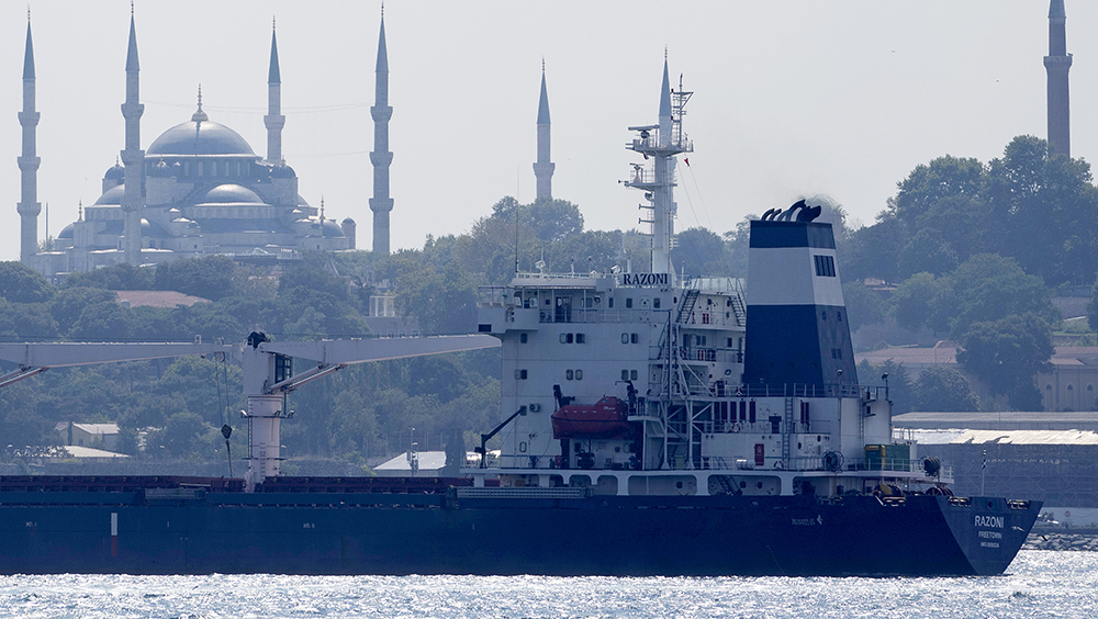 首艘烏克蘭運糧船正離開土耳其水域前往黎巴嫩。AP