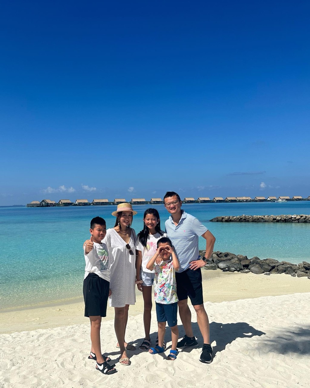 曹敏莉今年復活節帶小朋友到馬爾代夫旅遊。
