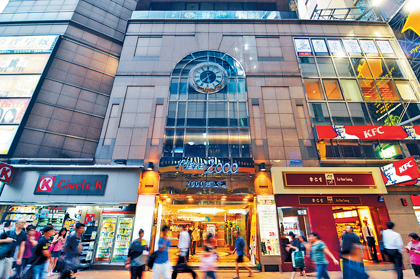 近日地產界傳出內地麵食品牌「和府撈麵」租下銅鑼灣「2000年廣場」地舖。