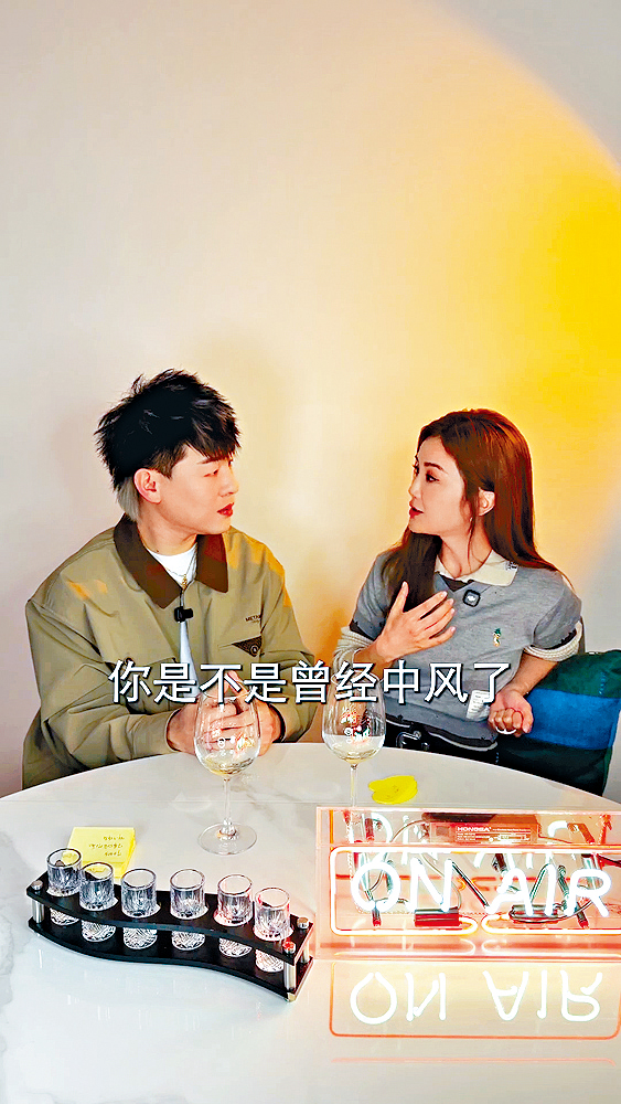 阿Sa在節目中向內地歌手胡彥斌剖白過往經歷。