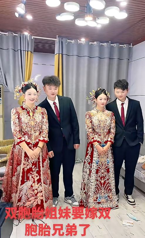 安徽阜阳双胞胎单女士与妹妹，也嫁给双胞胎兄弟。抖音＠临泉县宋集镇红花轿婚庆影楼 