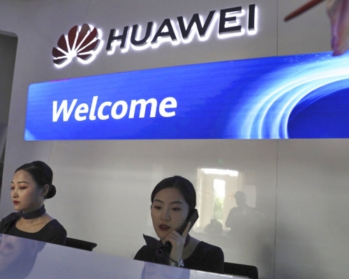 華為發聲明指限制華為會令美國在5G網絡建設中落後其他國家。AP圖片