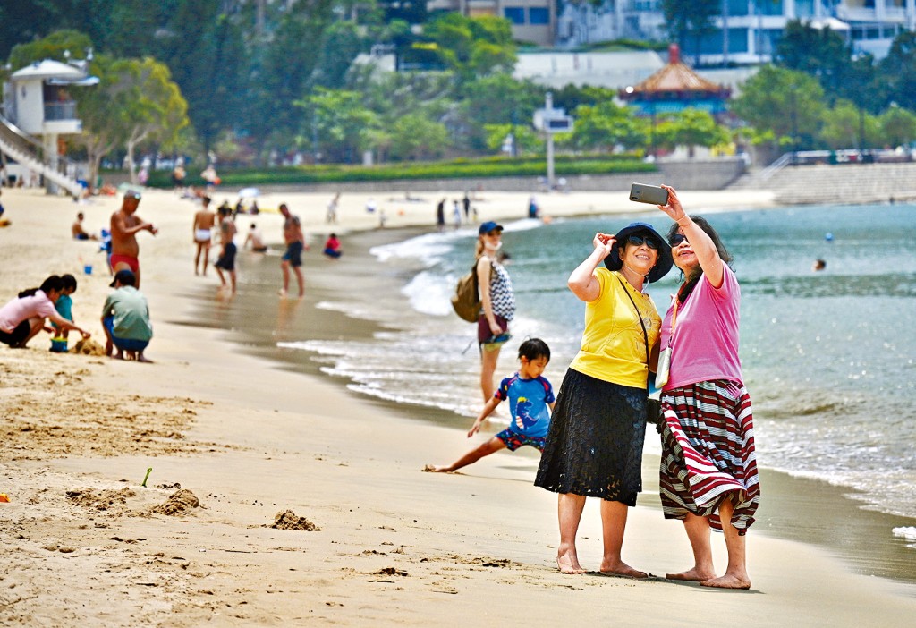 《施政报告》提出引入市场营运模式，探讨邀请市场参与试行营运沙滩。