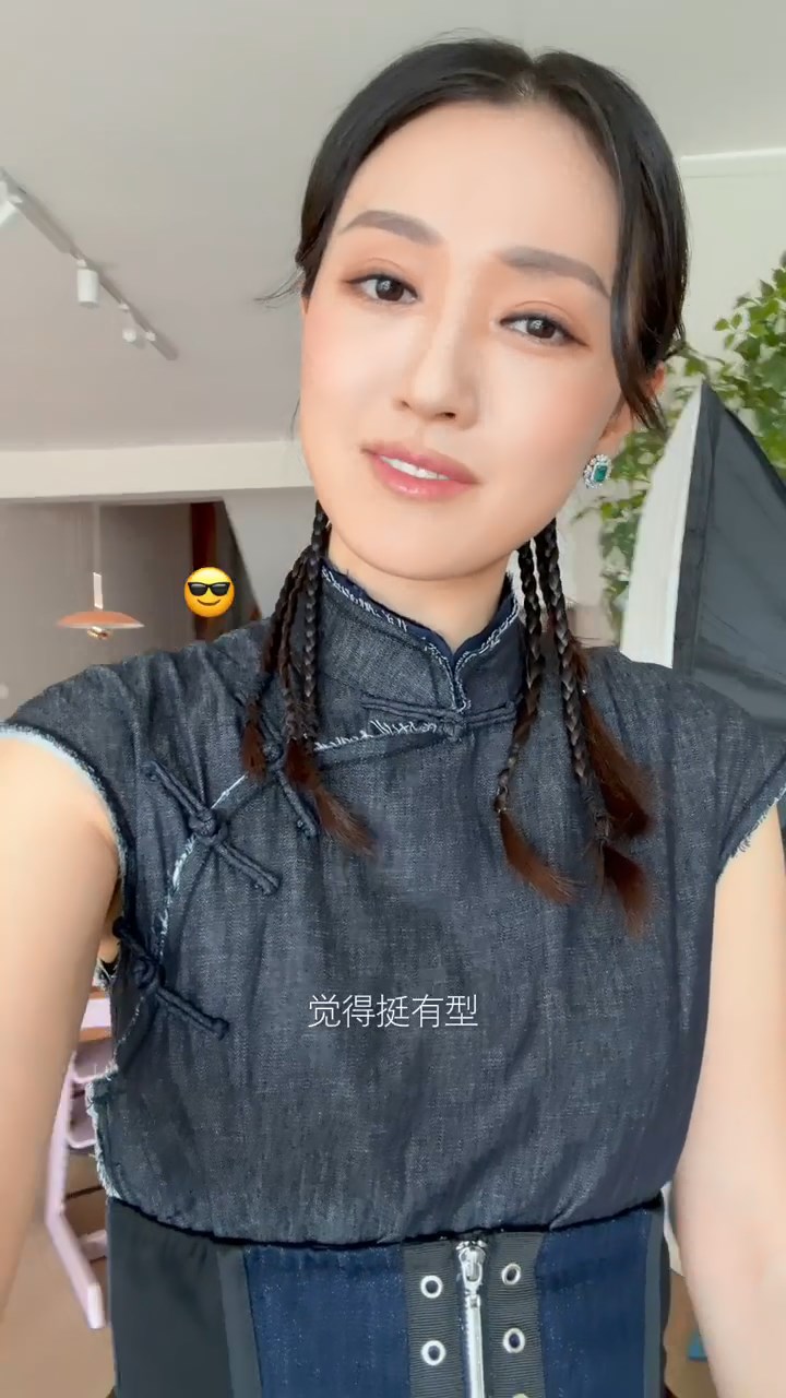 張寶兒身後見到是複式單位。