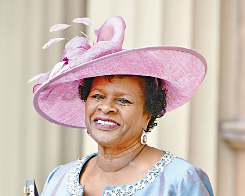 ■巴巴多斯下月起由總督梅森出任首位總統，不再奉英女皇為國家元首。