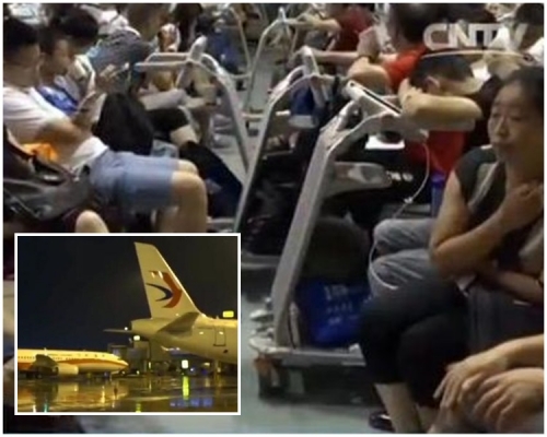 機場一度再次停航關閉，逾萬旅客被迫滯留機場。