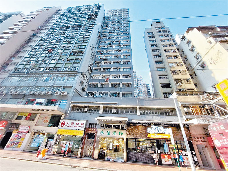 華興大廈鄰近港鐵北角站，交通便利。