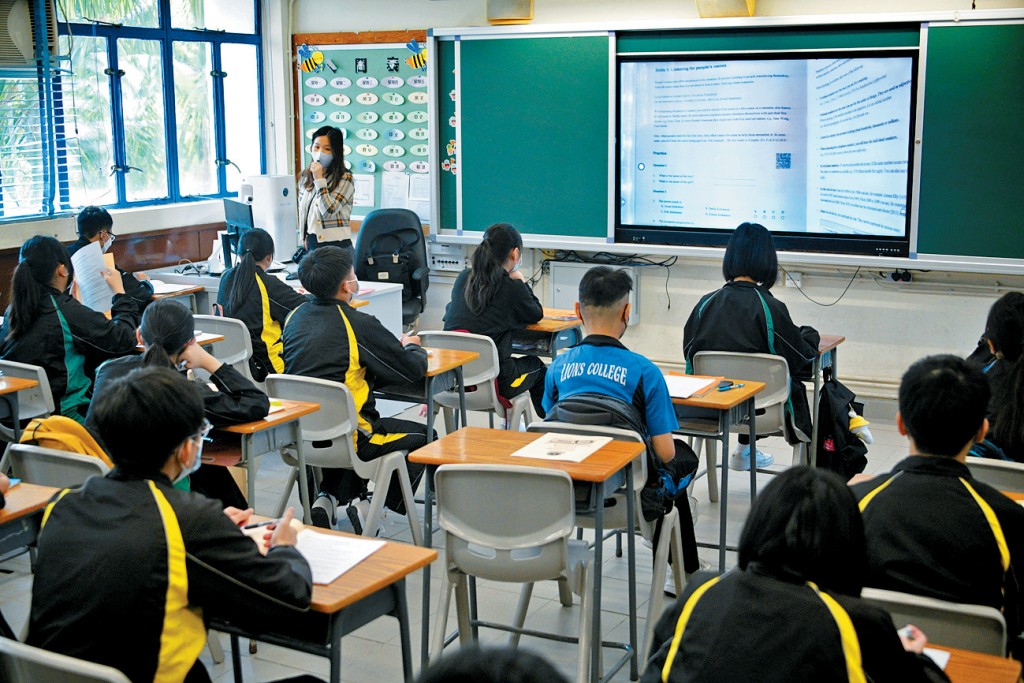 多达15间学校于本学年的中一班数增加一班，有校长相信，与人才子女就学和港籍学生回流香港有关。