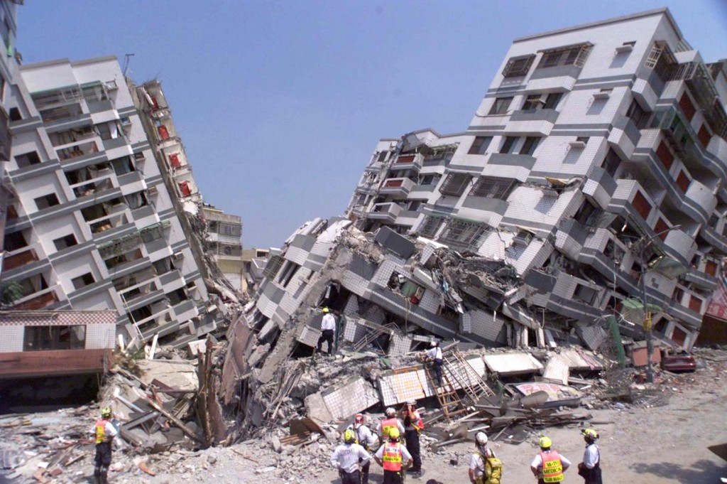 網友質疑，地震預警是公共服務，信息收費是否合理。