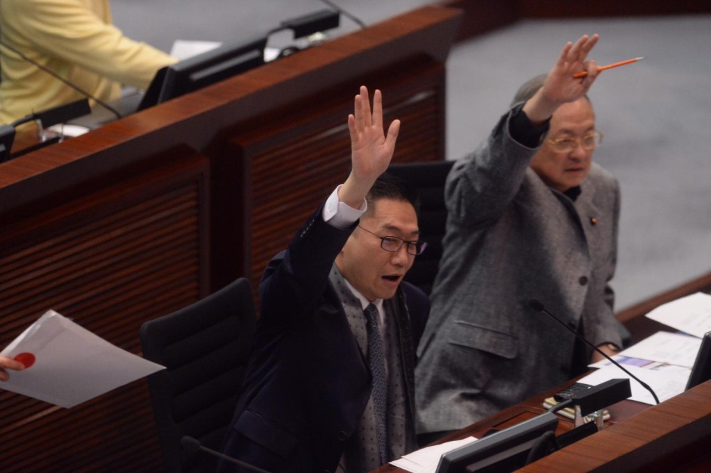 邵家輝(左)反對空置稅,認為會破壞自由市場。