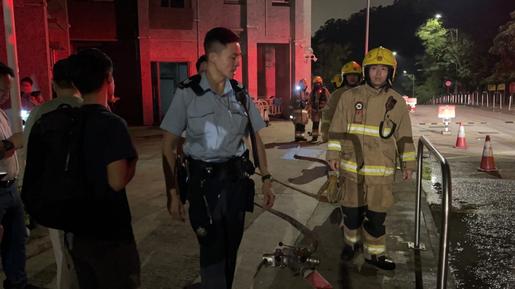 消防及警方接報後趕往現場調查。蔡楚輝攝