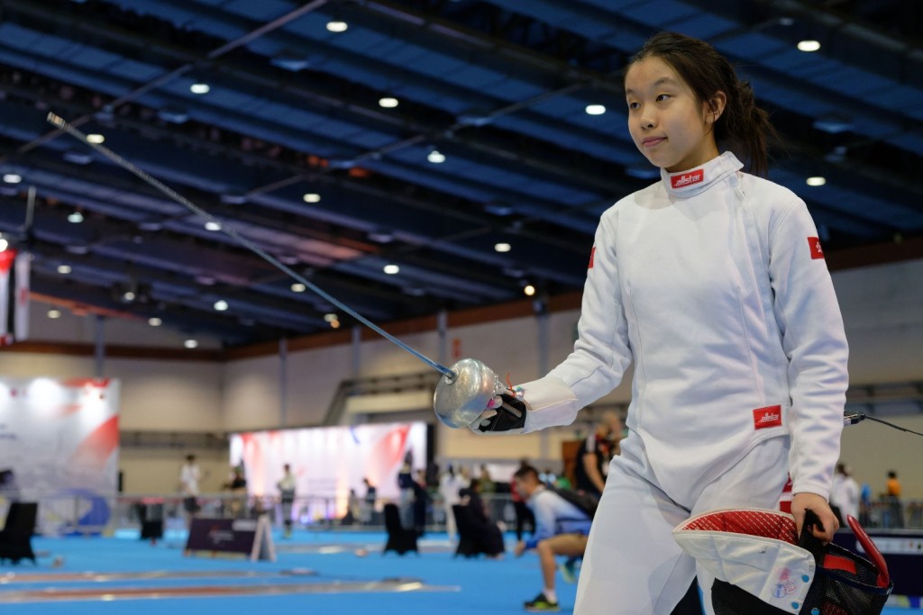 李懿颖于女子青年组重剑4强下马。剑总FB图