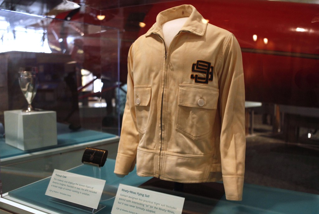 華盛頓航空展展出埃爾哈特（Amelia Earhart）設計的飛行服。 美聯社