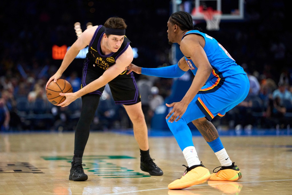 里夫斯将(左)缺席剩余常规赛。AFP 里夫斯将(左)缺席剩余常规赛。AFP