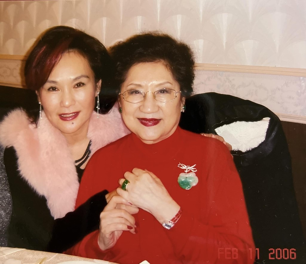 胡锦在1999年患上乳癌。