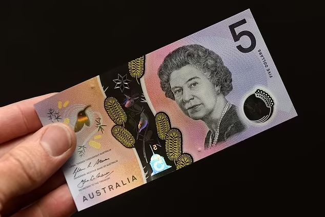 现时的5澳元纸币是唯一印有英女皇伊利沙伯二世肖像的澳洲纸币。