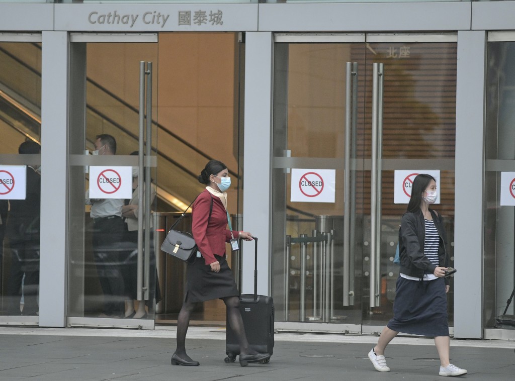 國泰集團削減八千五百個職位。