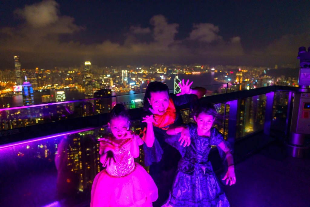 大家可于山顶凌霄阁「万圣哗鬼狂呼庆典」感受达至惊吓最「高」境界。