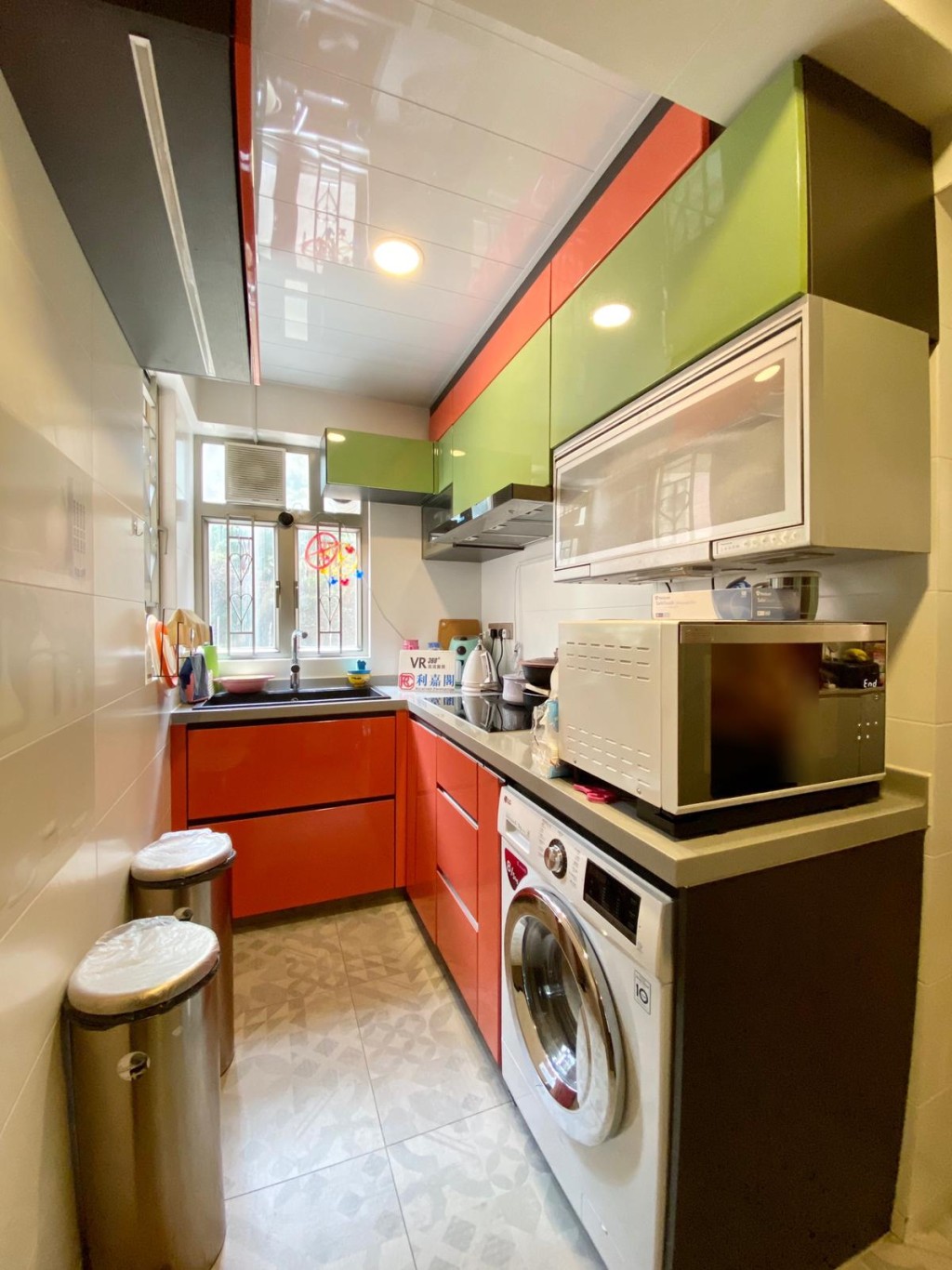 廚房設通風窗戶,有助排走烹調時的油煙。