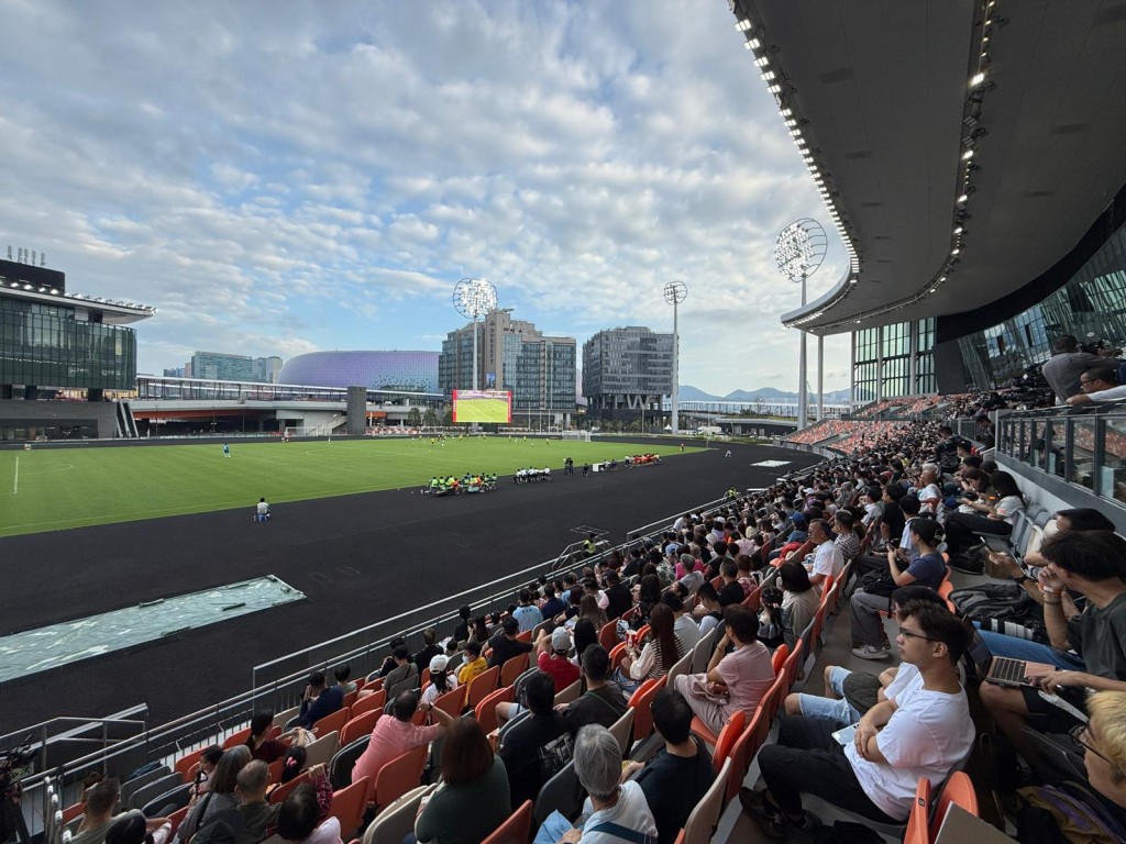 今日有约1500名观众入场，较之前公布的约1000人多。