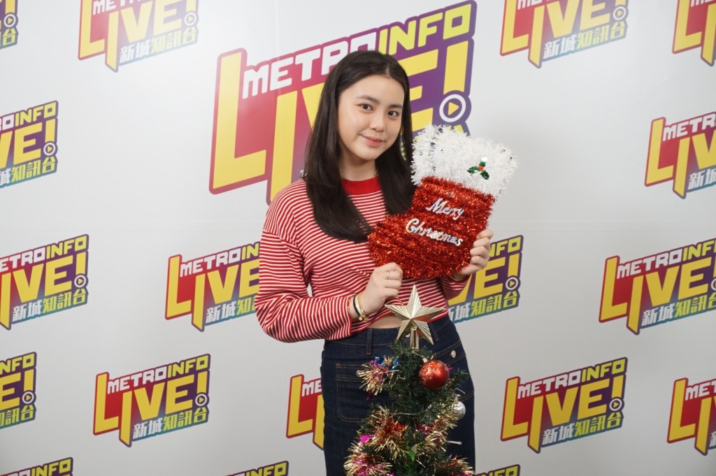 姚焯菲炮製聖誕大餐益家人，笑言︰「希望唔會食物中毒！」  