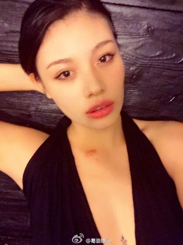 小蘋果與生母葛薈婕關係被指較疏離。