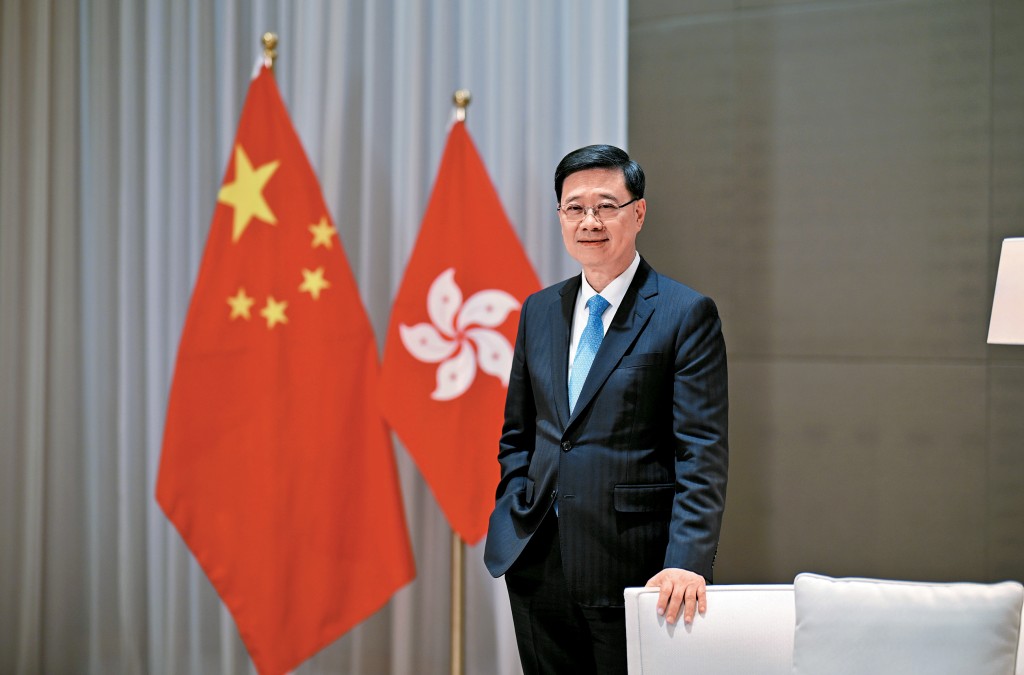 李家超表示，十分重視提升治理水平，因此提出「以結果為目標」理念，希望司局長及管治團隊支持和落實。