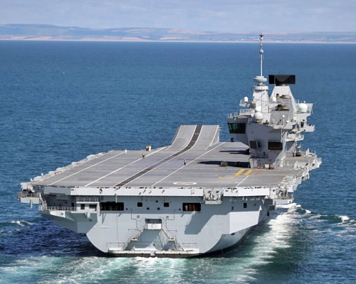 英国最新航母出现漏水，须进行维修。