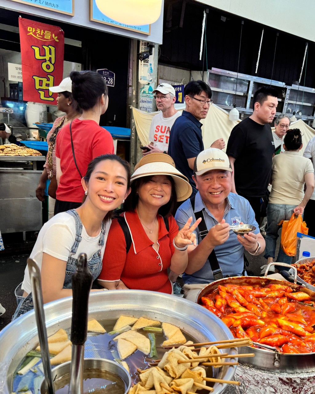 宋熙年帶父母食韓國地道美食。