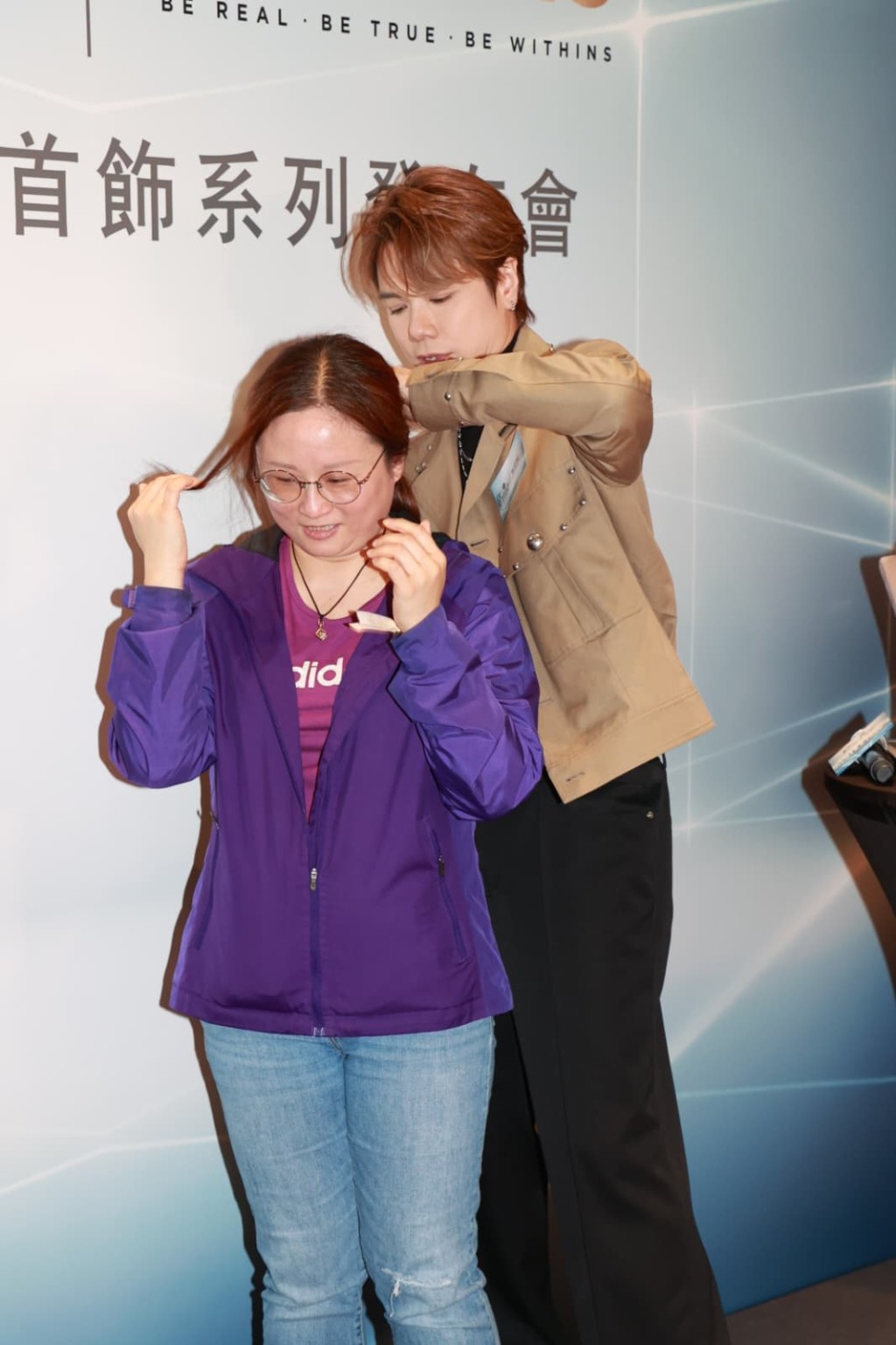 軒仔表示,能以設計師身份為大家試戴經已非常開心。 軒仔表示,能以設計師身份為大家試戴經已非常開心。