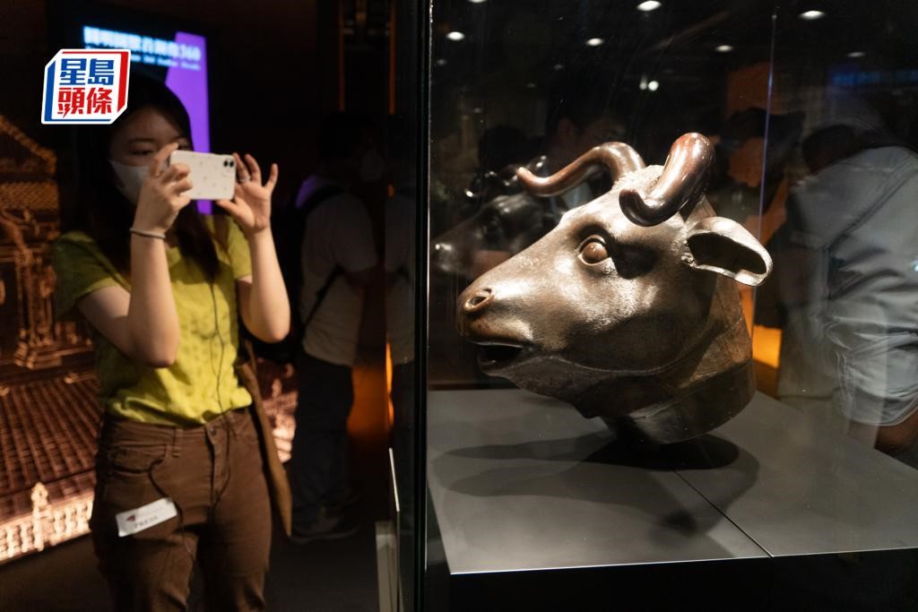 展品包括圓明園12生肖獸首銅像中的牛、虎、猴和豬的銅像。吳艷玲攝