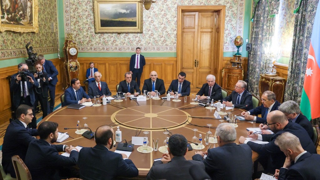 今年5月，俄羅斯、阿塞拜疆和亞美尼亞就緩和納卡地區局勢在莫斯科舉行會議。 路透社