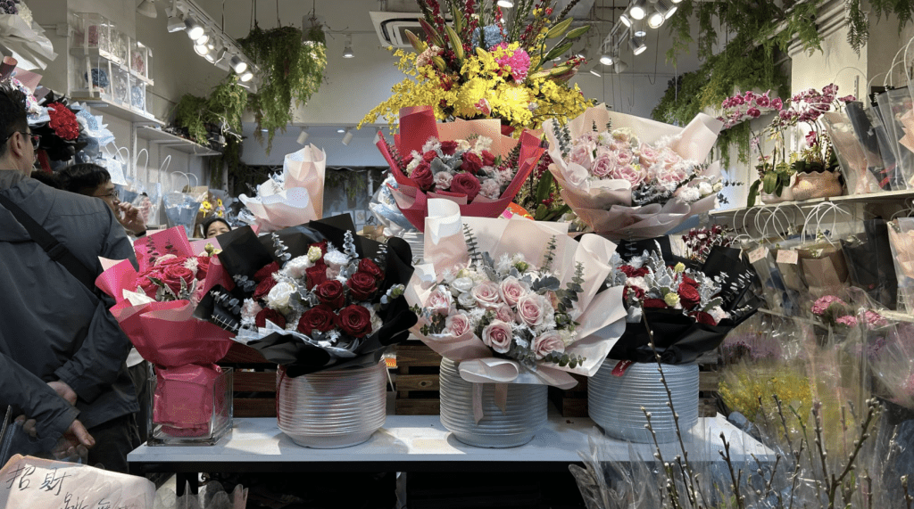 其他花店同樣一早有男客人光顧。蔡楚輝攝