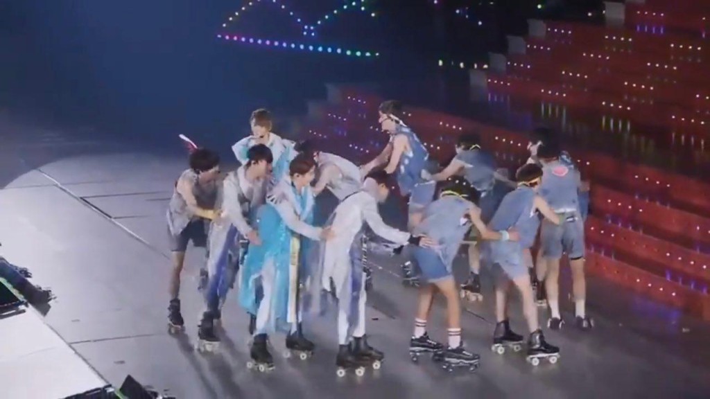 Snow Man昨晚巡唱有女fans全裸,警方介入。 Snow Man昨晚巡唱有女fans全裸,警方介入。