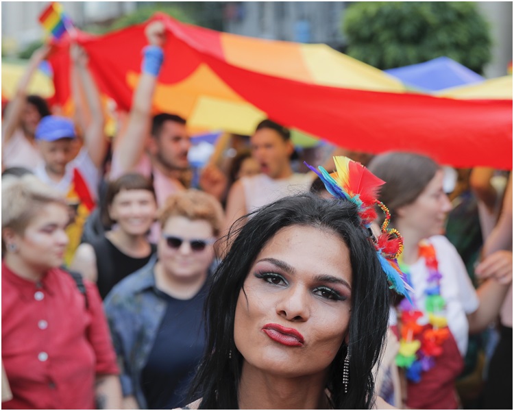 羅馬尼亞有數以千計的民眾上街。AP 