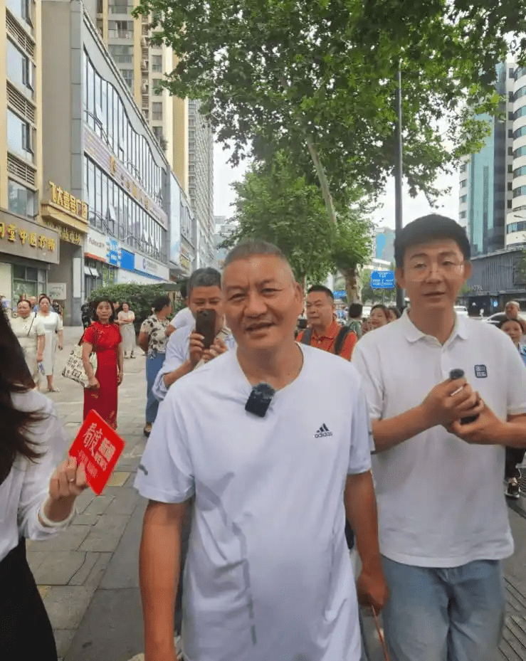 高考釘子戶梁實考前受訪。 高考釘子戶梁實考前受訪。