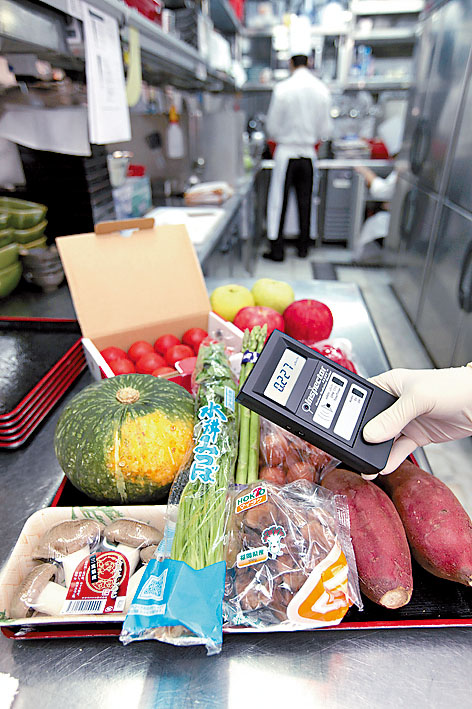 當年福島核事故發生後，有本港食肆購入輻射檢測儀以恢復食客信心。