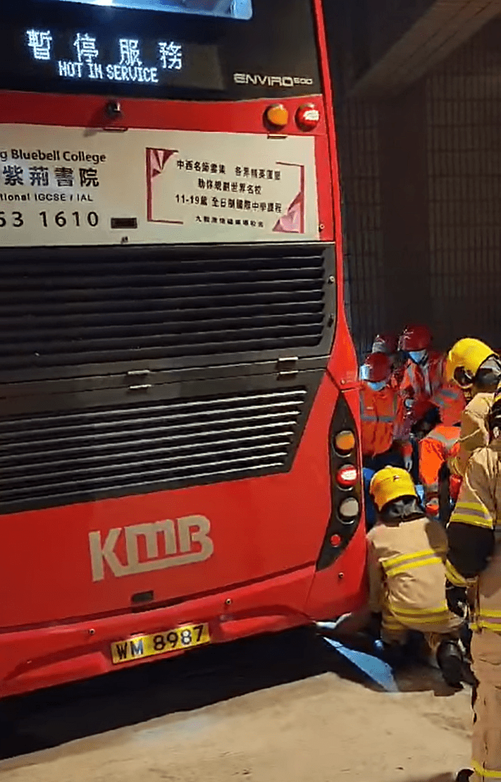 大批消防到場救援。fb：車cam L（香港群組）